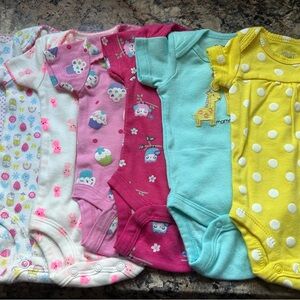 Gerber & Carter's set of 7 Multicolor Baby Bodysuits Set